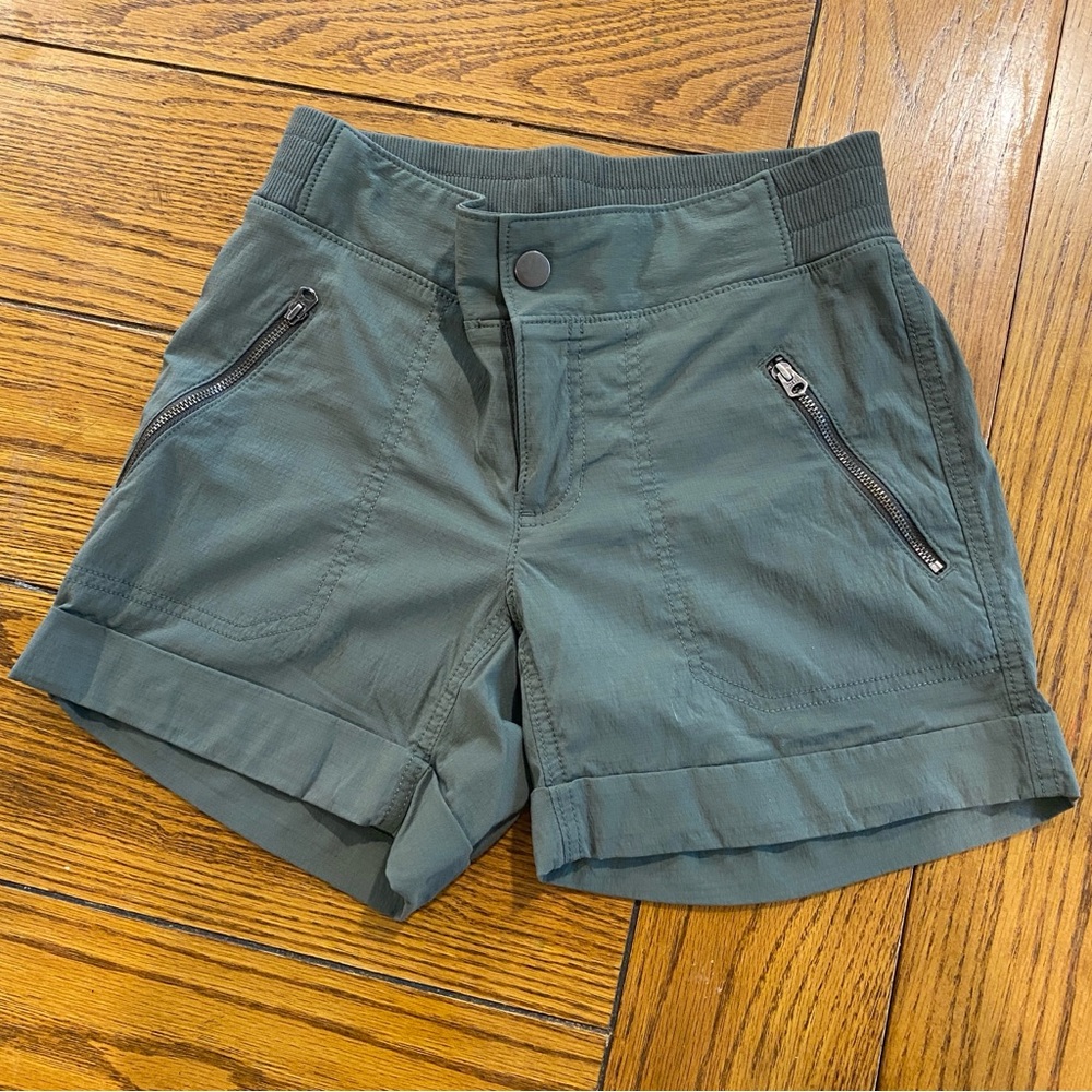 Athleta original Trekkie short